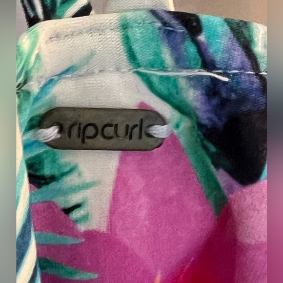 2x Rip curl one piece - Picture 4 of 7